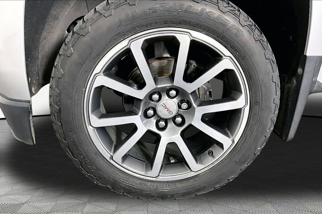 Used 2017 QUICKSILVER METALLIC GMC 4WD Denali image 27