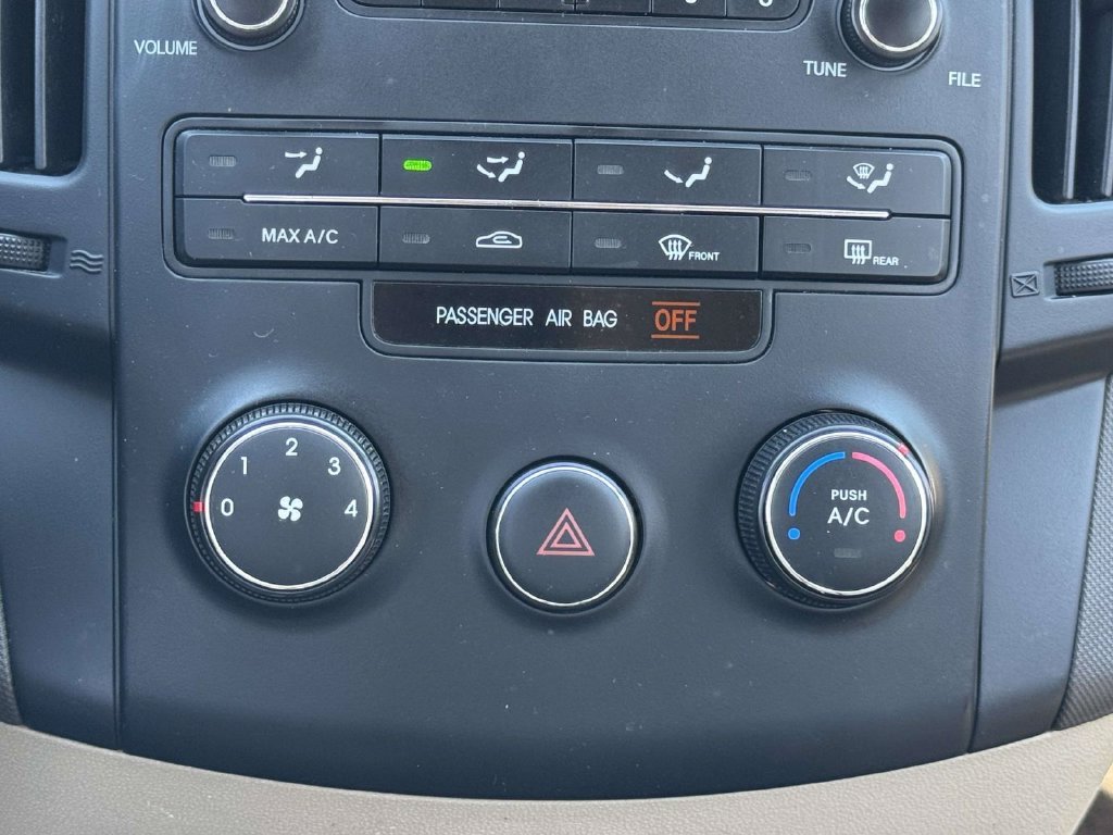 Used 2012 Black Hyundai GLS image 4