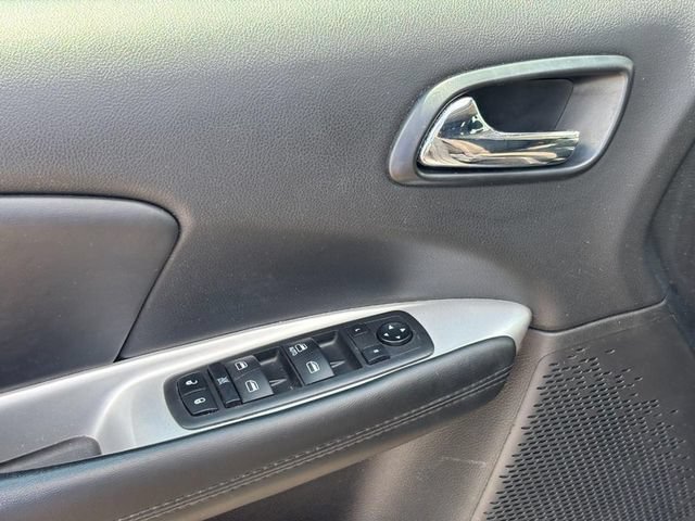 Used 2019 Gray Dodge SE image 17