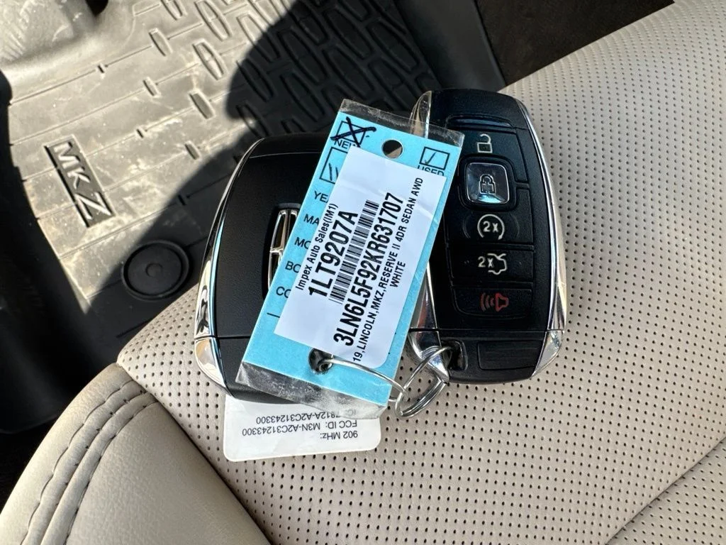 Used 2019 White Lincoln Reserve image 37