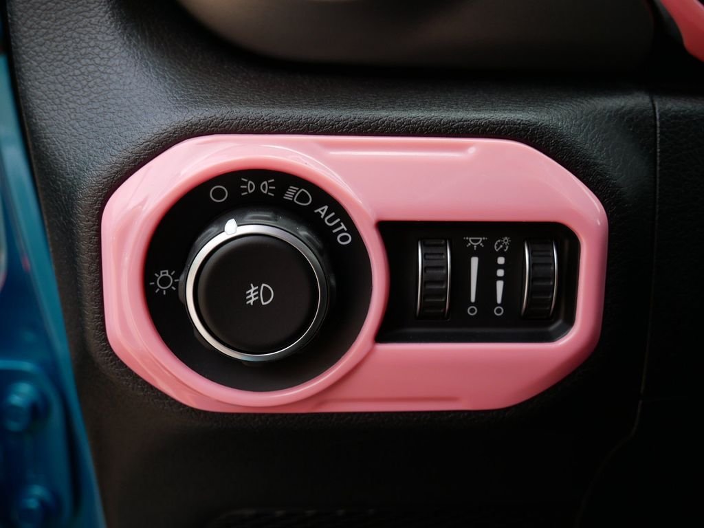 Certified Used 2020  Jeep Unlimited Sport image 16