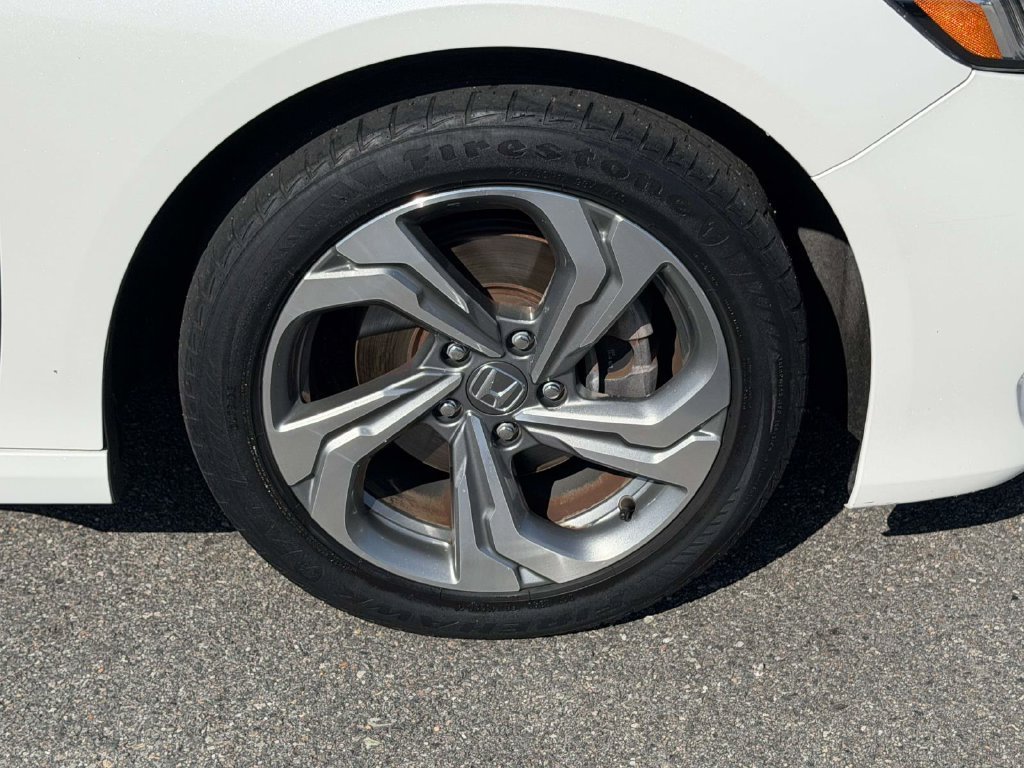 Used 2018 White Honda EX image 25