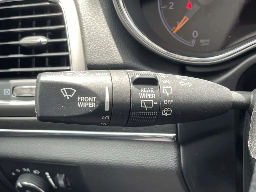 Used 2018 Blue Jeep Limited image 33