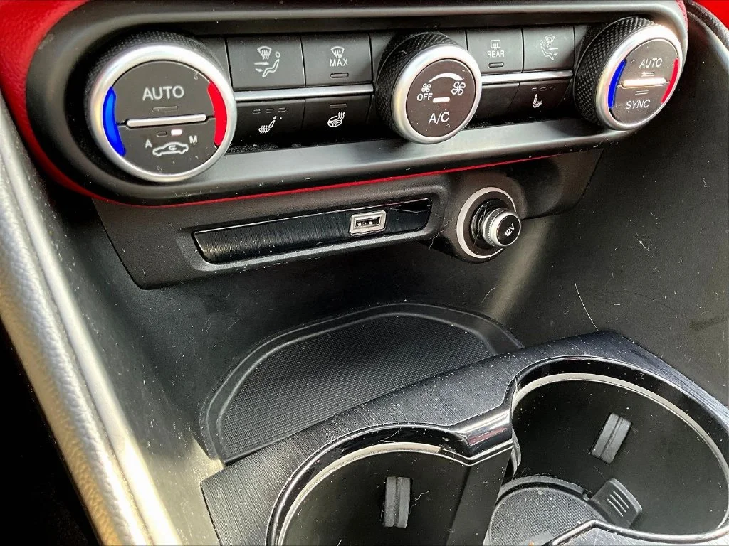 Used 2020 White Alfa Romeo Base image 17