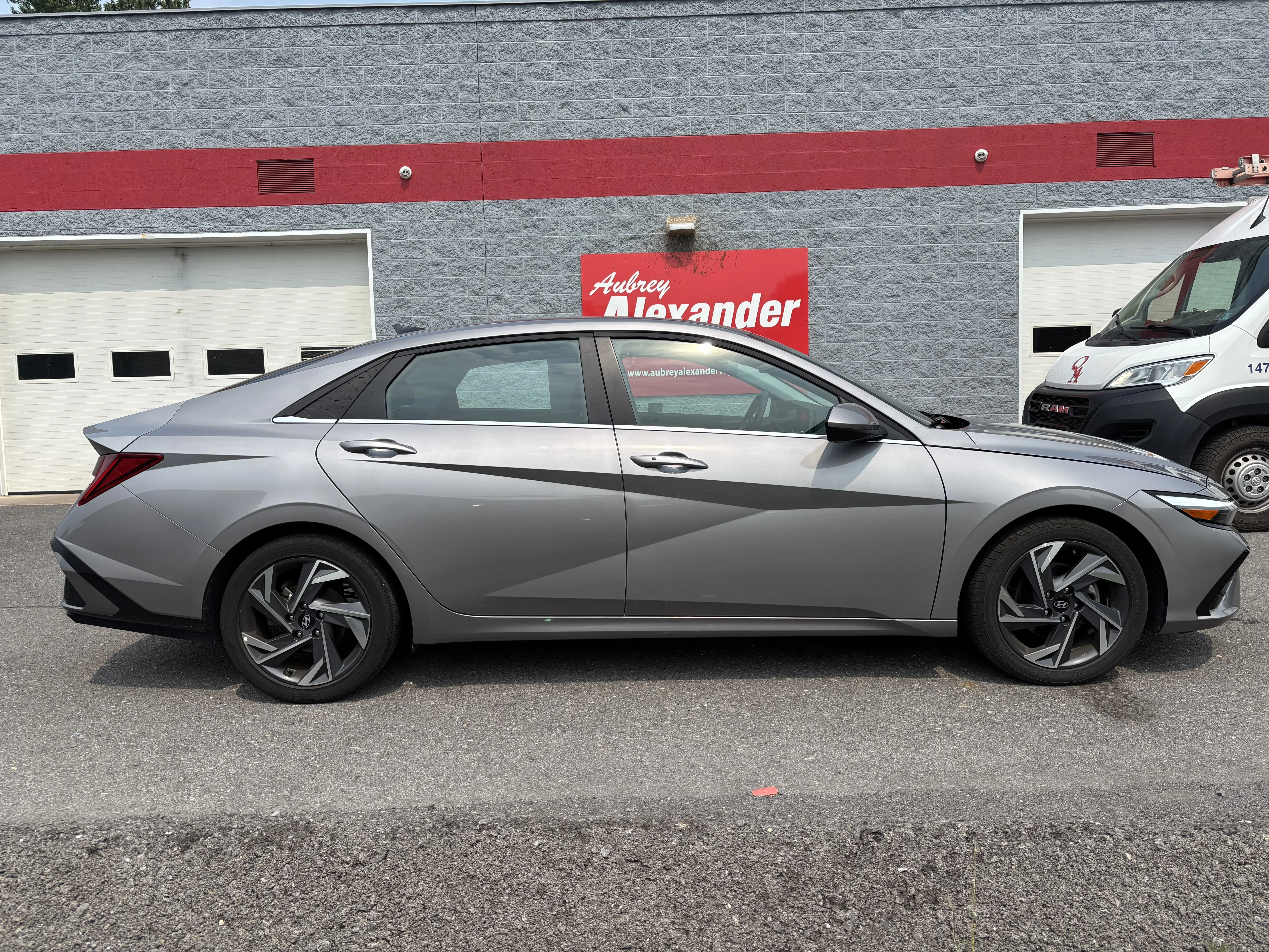 Used 2025 Fluid Metal Hyundai SEL Convenience image 2