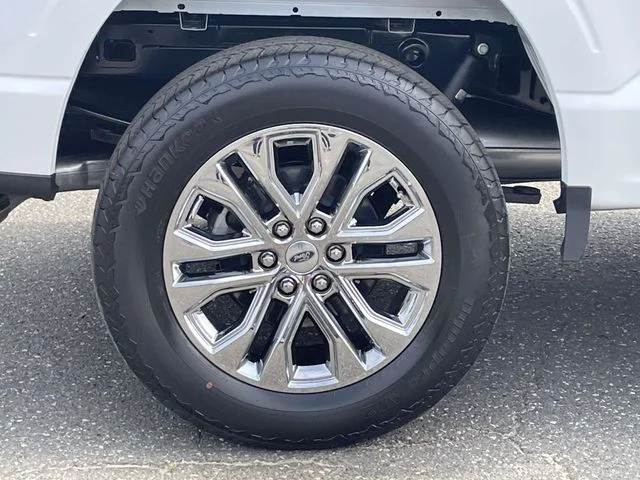 New 2026 Oxford White Ford Lariat® image 7