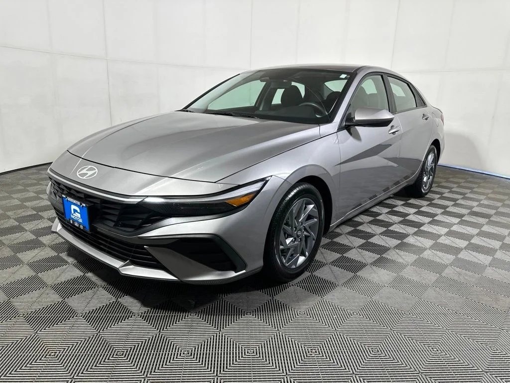 Used 2024 Fluid Metal Hyundai SEL image 4