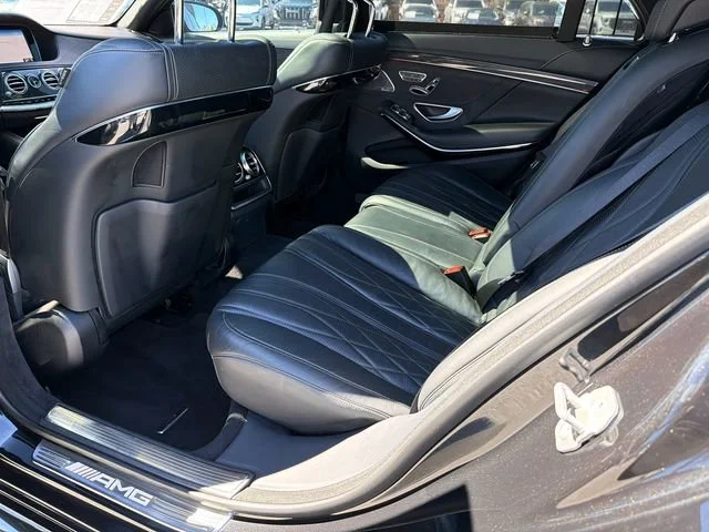 Used 2017 Black Mercedes-Benz 4MATIC® image 21