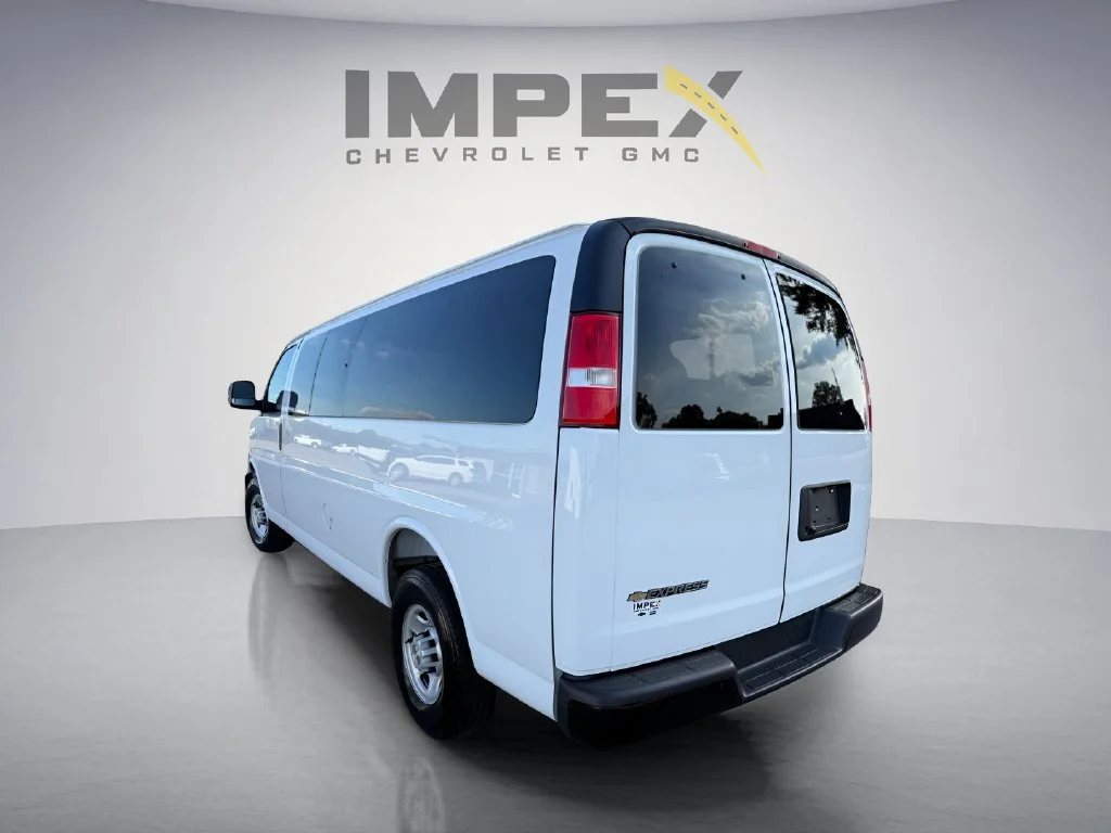 Used 2021 Summit White Chevrolet WT image 3