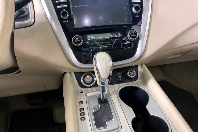 Used 2015 Red Nissan SL image 4