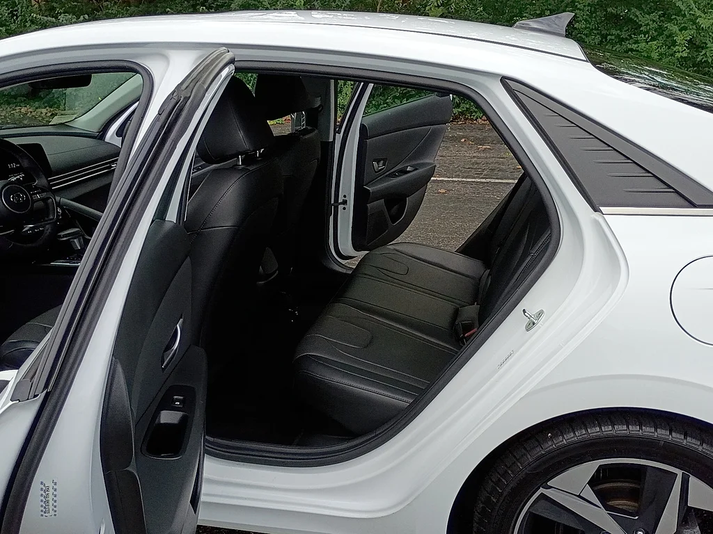 Used 2022 Ceramic White Hyundai Limited image 13