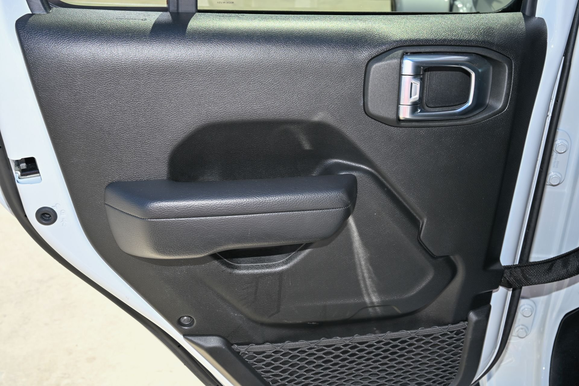 Used 2023 White/off-white Jeep Sport S image 11