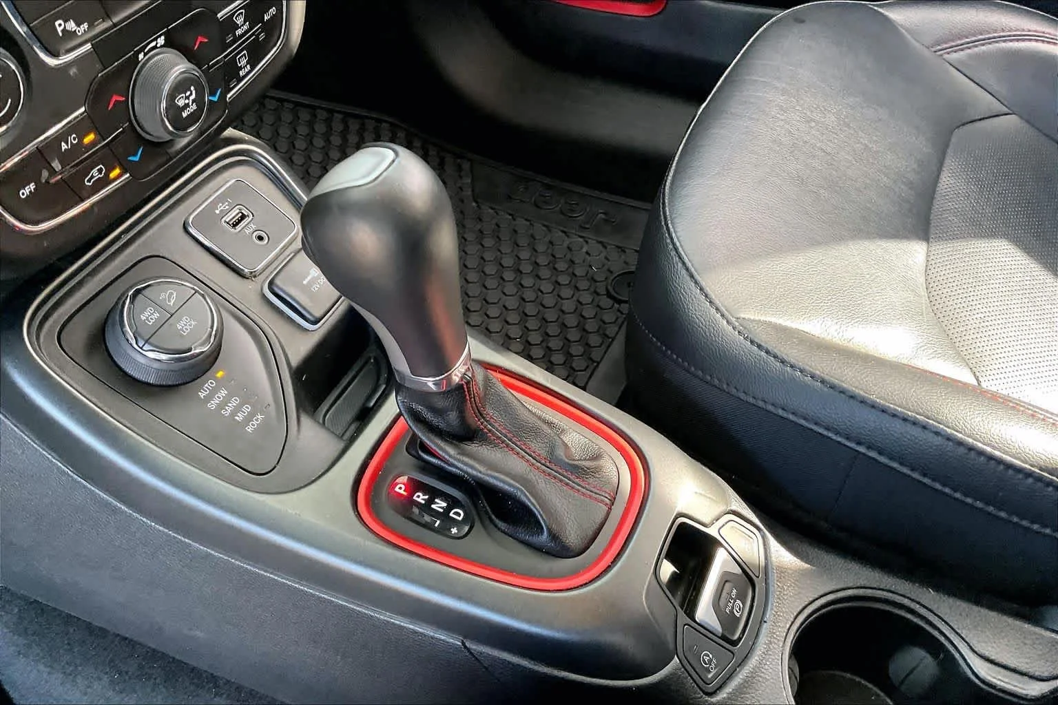 Used 2019 Jazz Blue Pearlcoat Jeep Trailhawk image 16