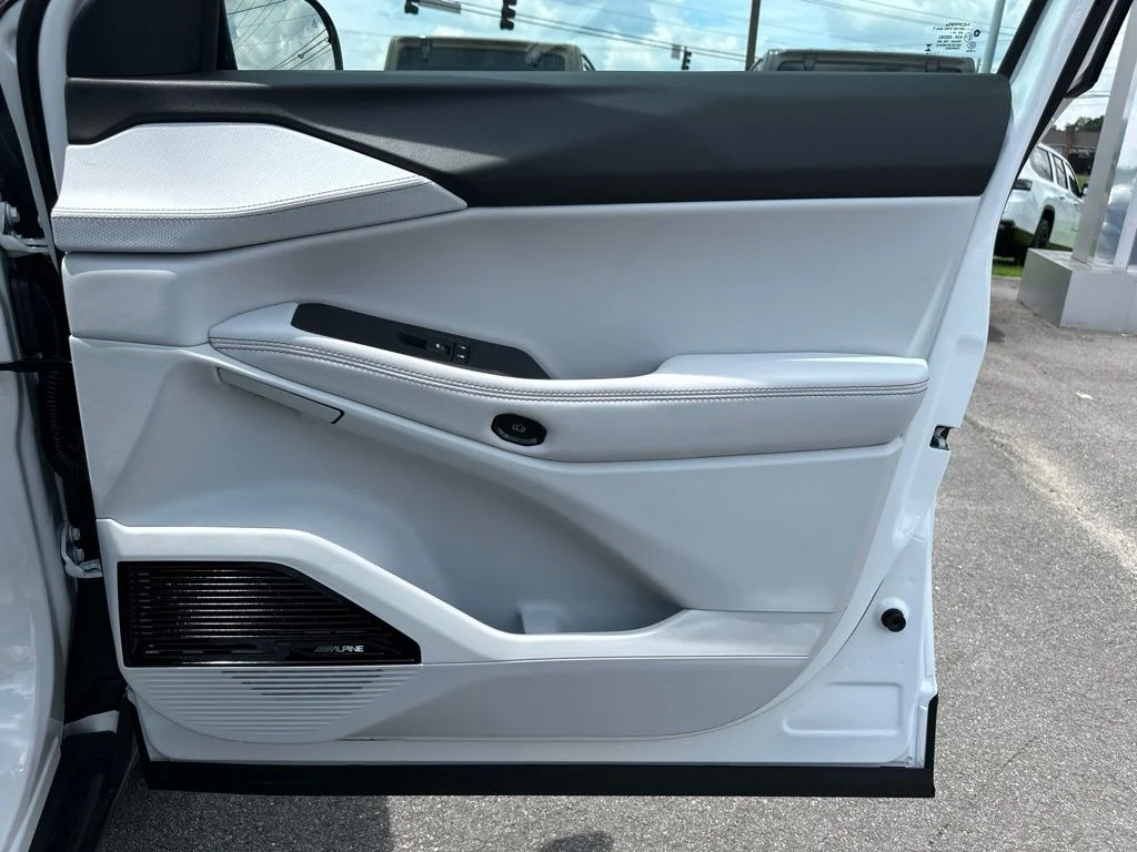 New 2026 Bright White Clear-Coat Exterior Paint Jeep Overland image 20