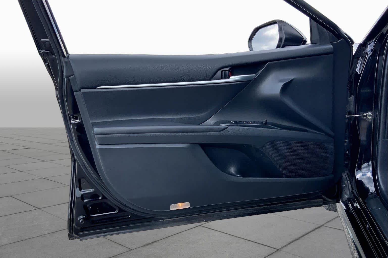 Used 2019 Midnight Black Metallic Toyota SE image 21