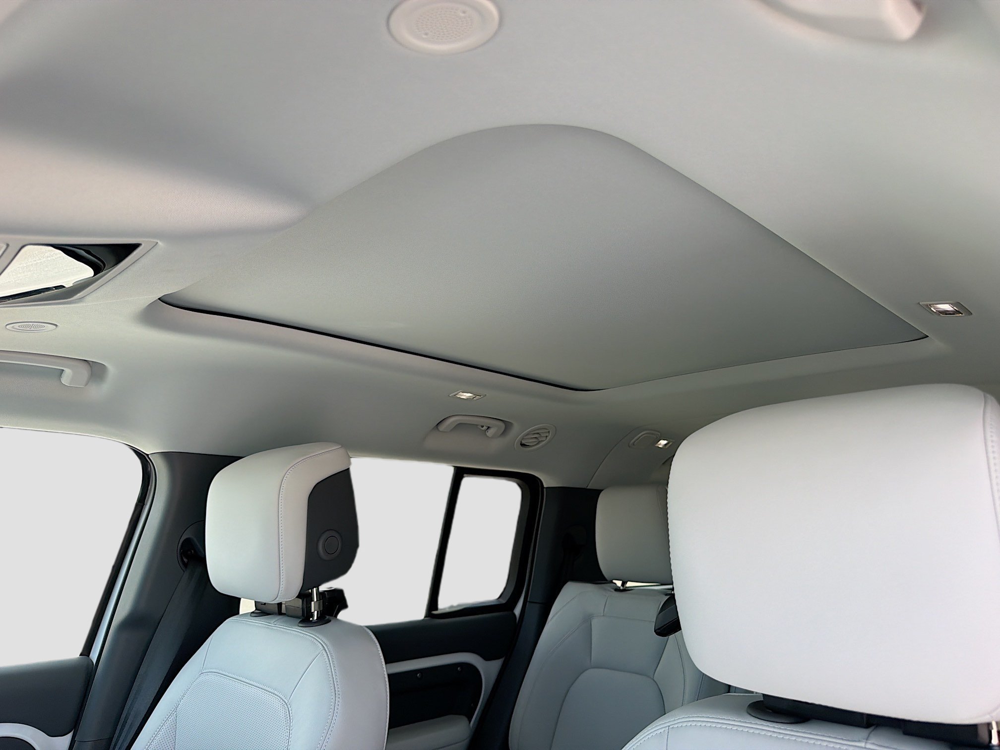 New 2026 Fuji White Land Rover X-Dynamic SE image 28