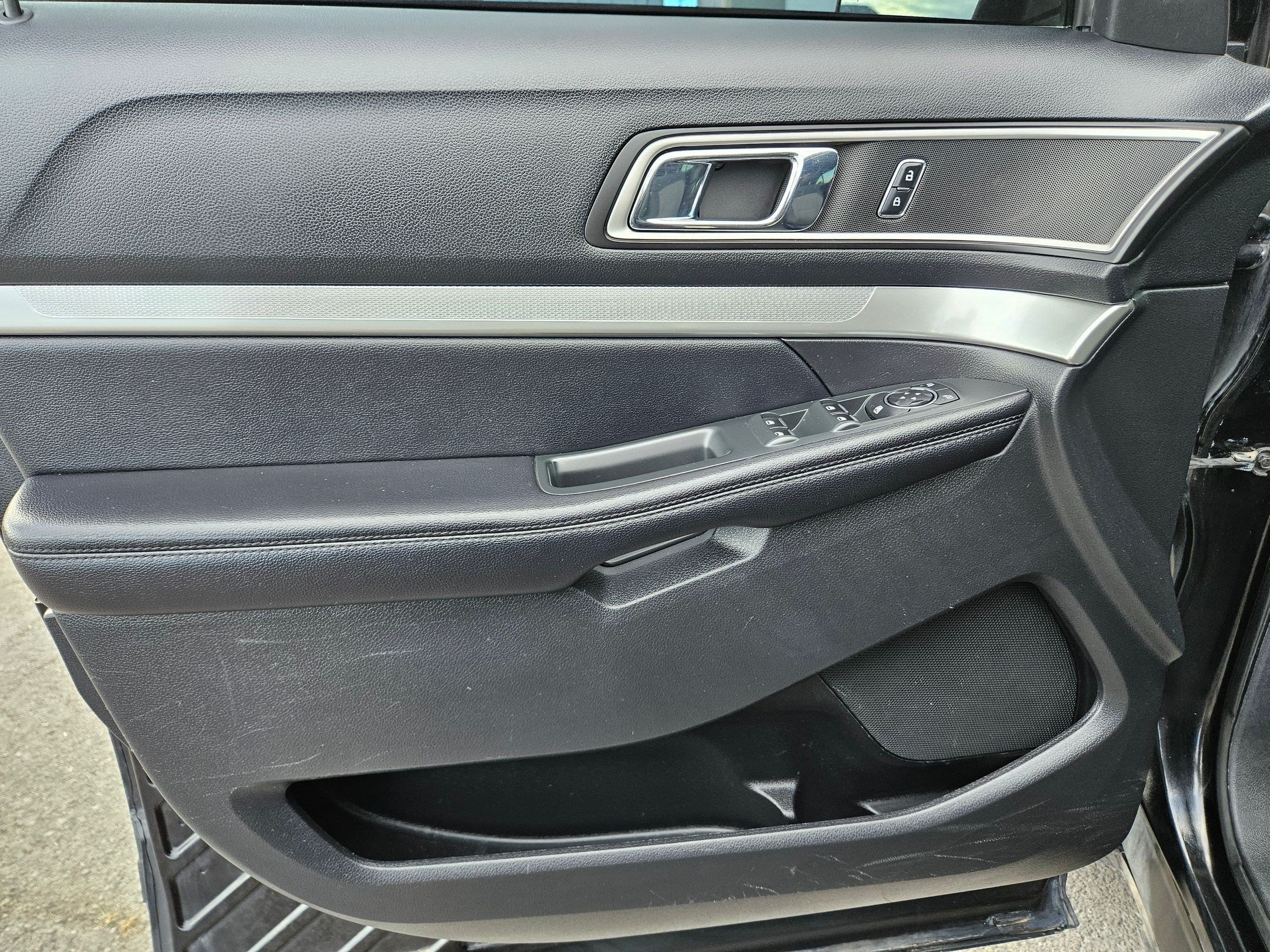Used 2017 Shadow Black Ford XLT image 12