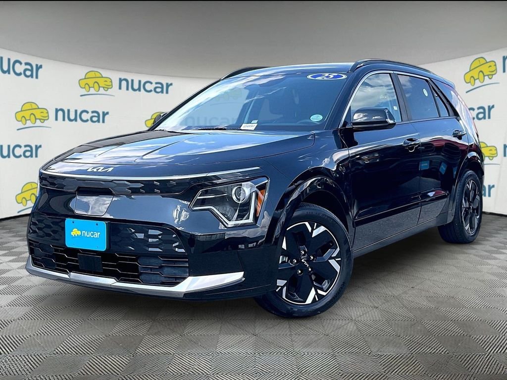 Used 2025 Black Kia Wind image 3