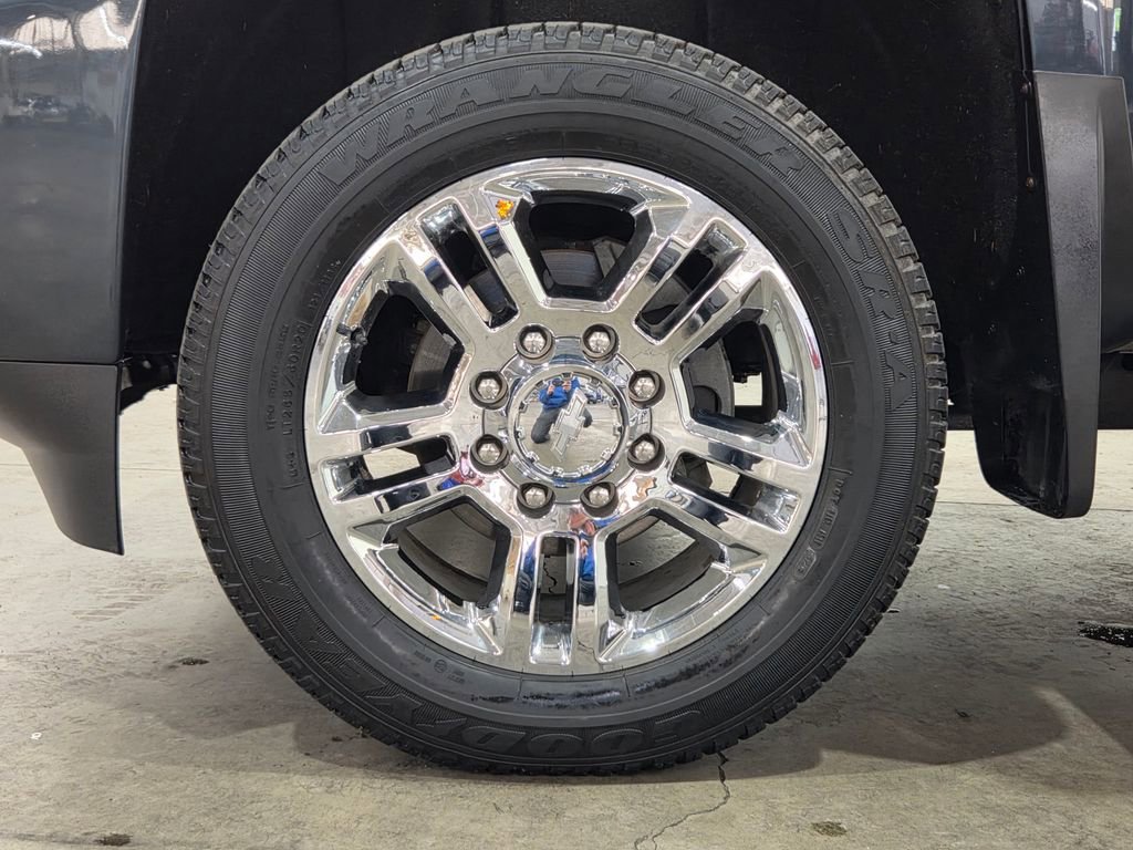 Used 2018 GRAPHITE METALLIC Chevrolet High Country image 16
