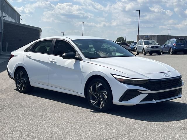 Certified Used 2025 White Hyundai SEL Sport image 21