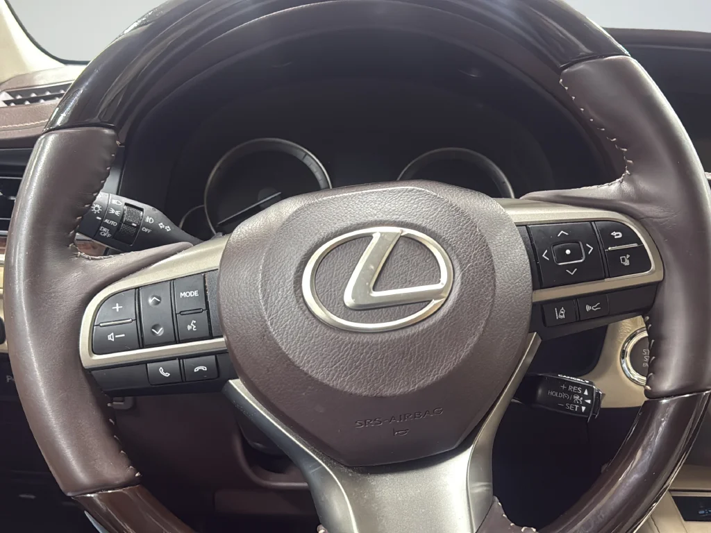 Used 2017 White Lexus 350 image 30