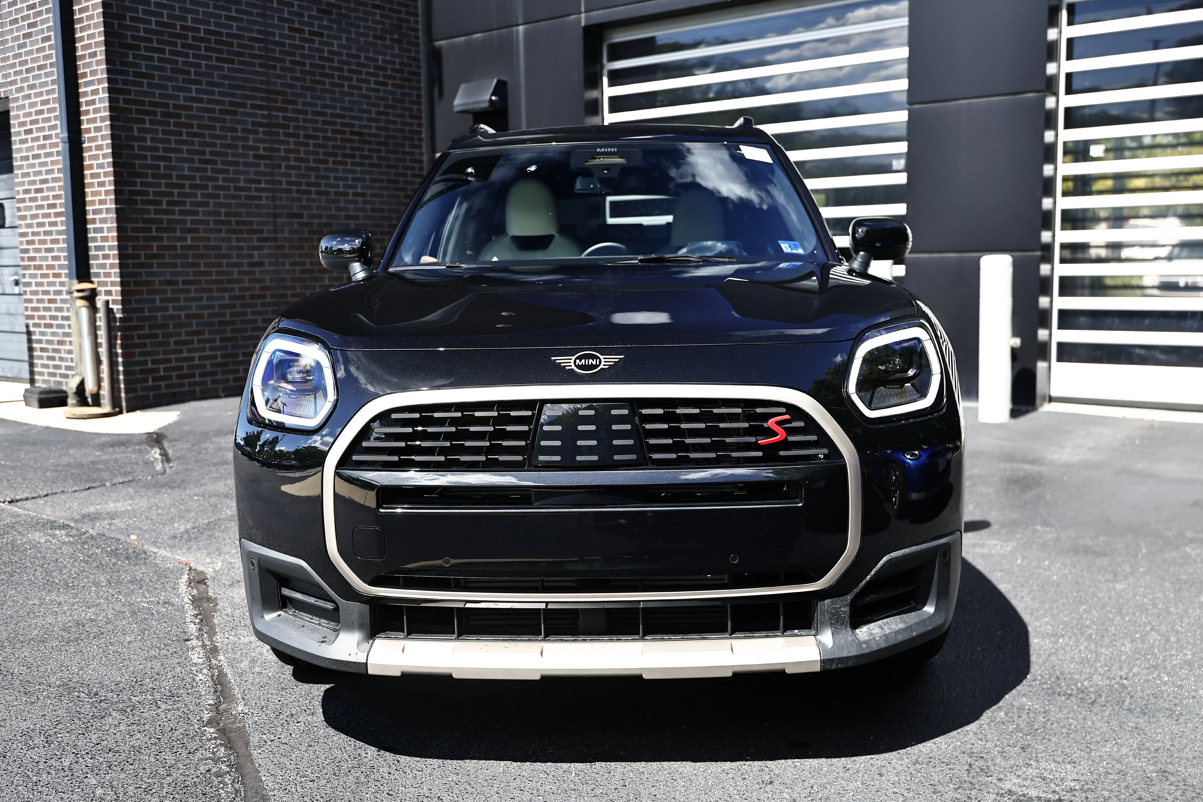 New 2027 Midnight Black MINI Signature Plus image 13