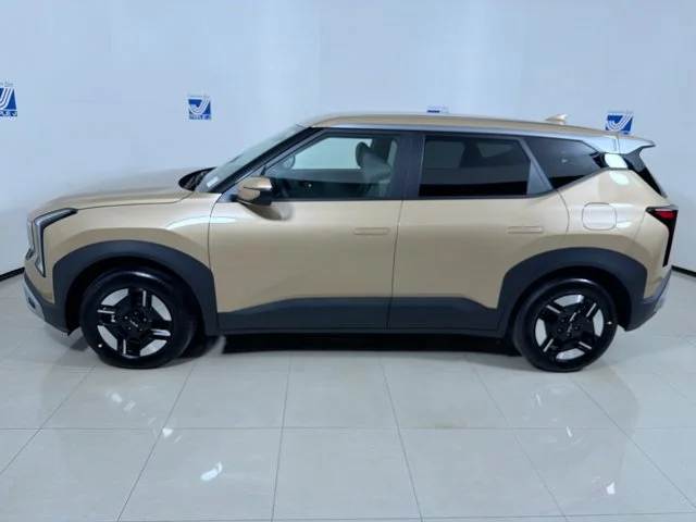 New 2027 TERRAIN BROWN Kia LX image 2