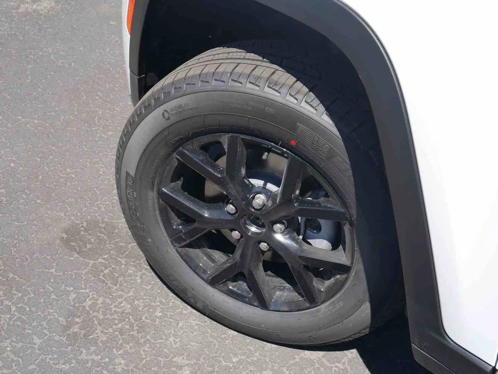 New 2026 White Jeep Altitude image 10