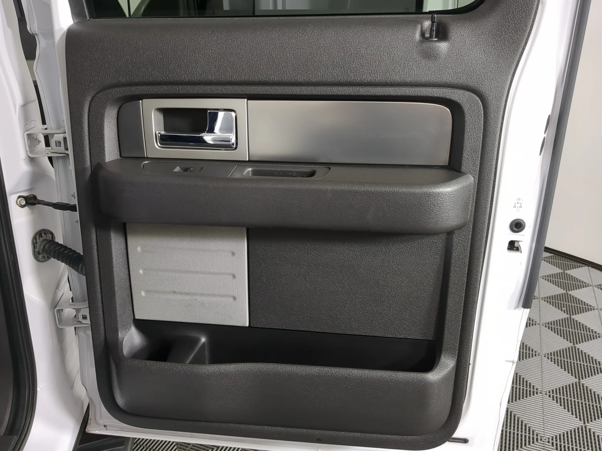 Used 2014 White Ford FX4 image 23