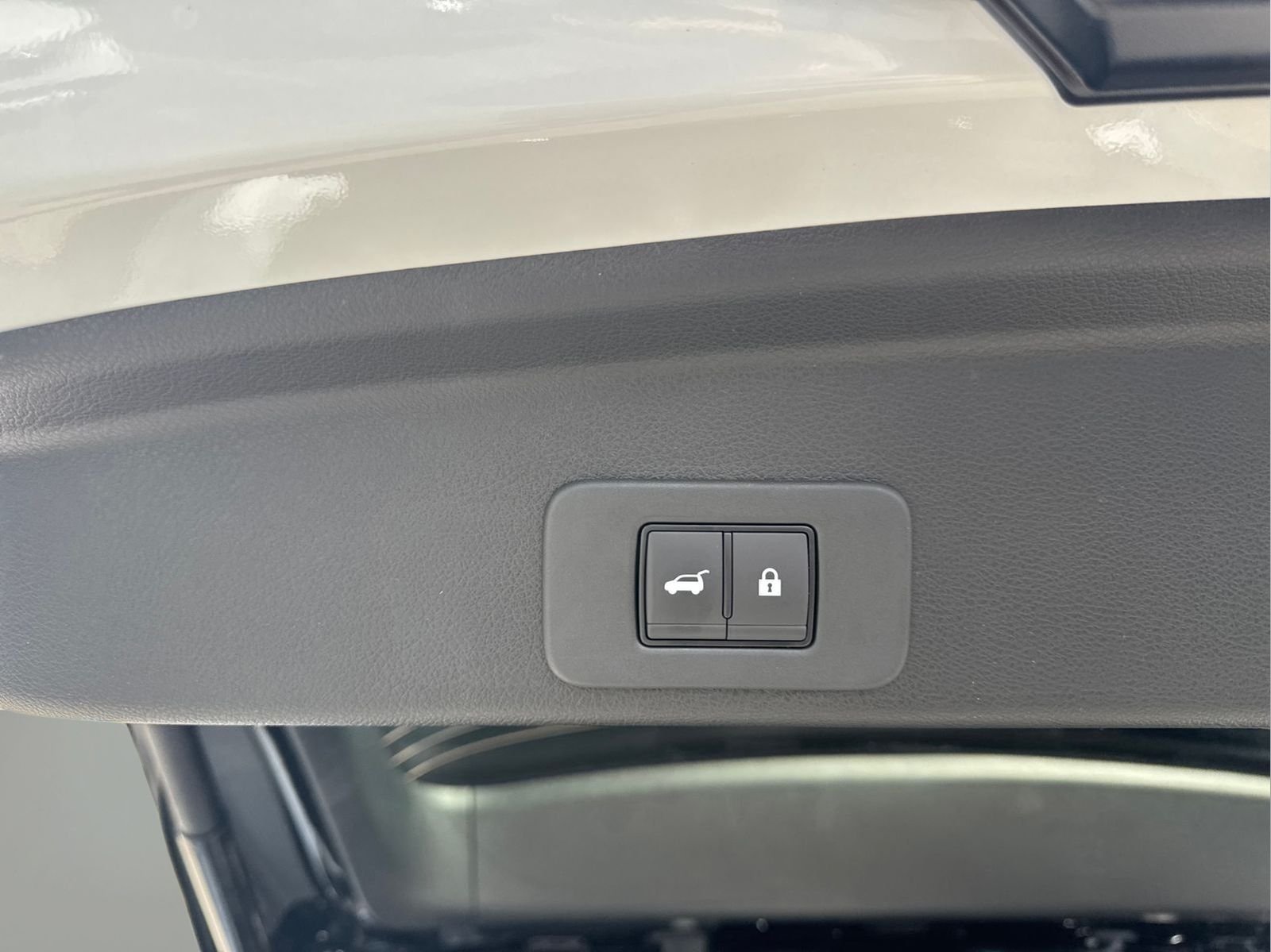 New 2026 White Nissan Platinum image 32