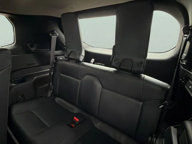 Used 2023  Mitsubishi SE image 18