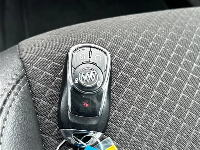 Used 2022 Silver Buick Preferred image 29