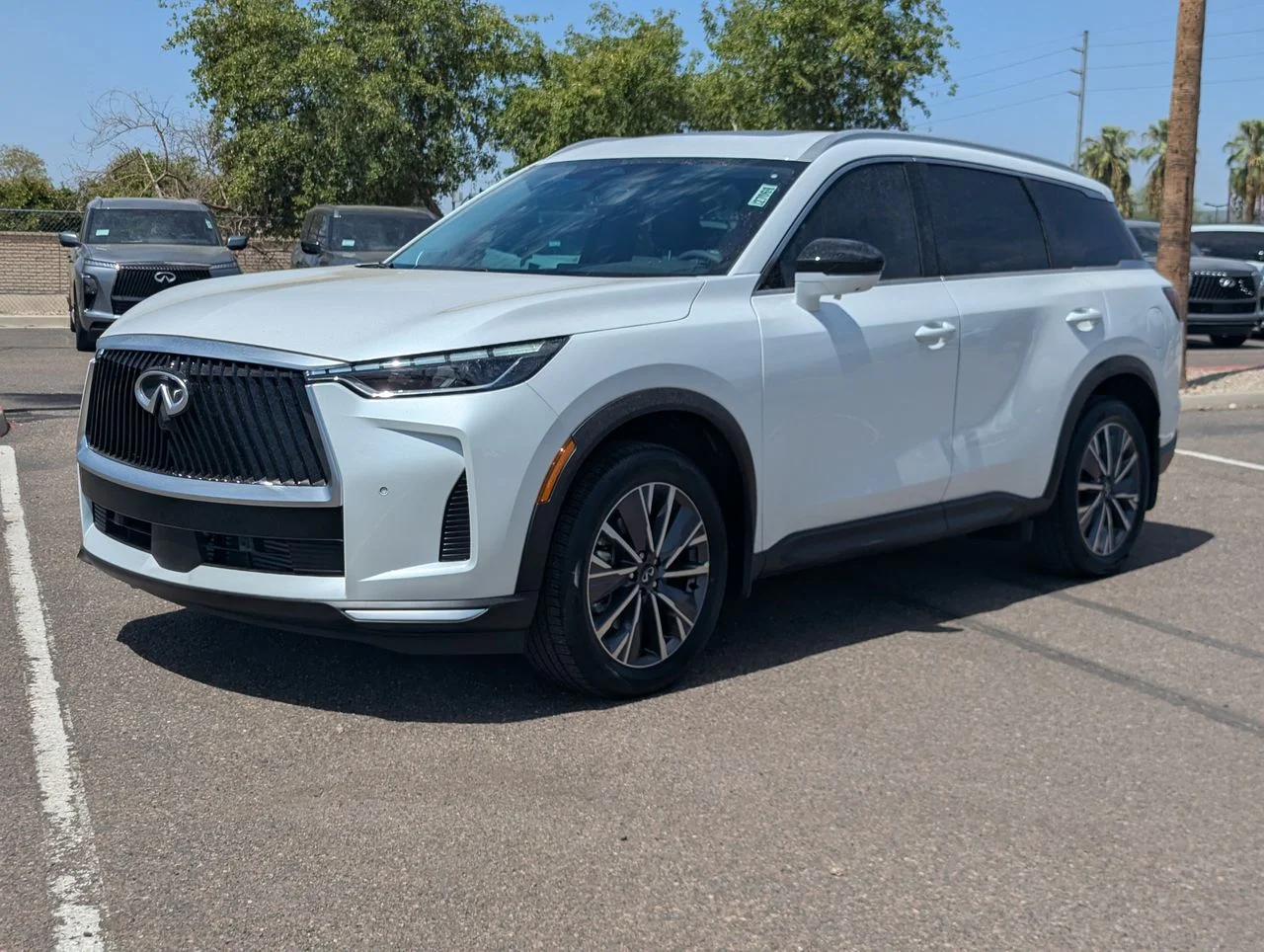 New 2027 RADIANT WHITE INFINITI Luxe AWD image 1