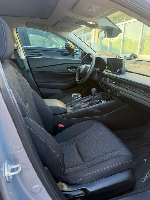 Used 2025  Honda SE image 1