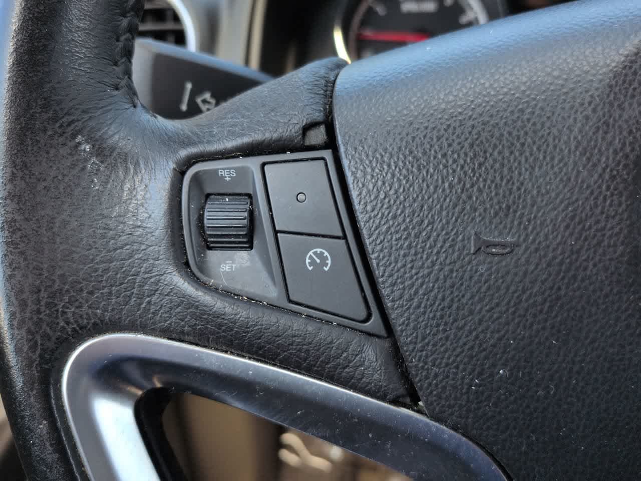 Used 2009 Ruby Red Saturn I4 image 22