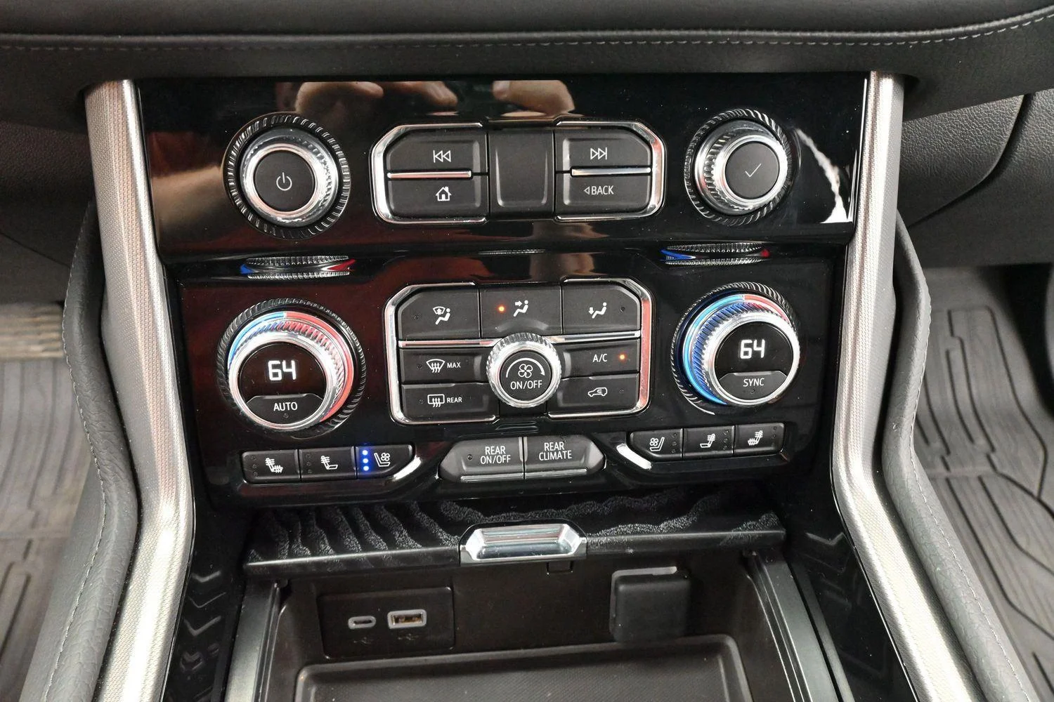 Used 2024 Onyx Black GMC Denali image 27