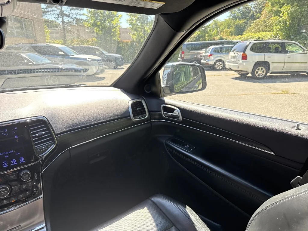 Used 2019 Blue Jeep Limited image 17
