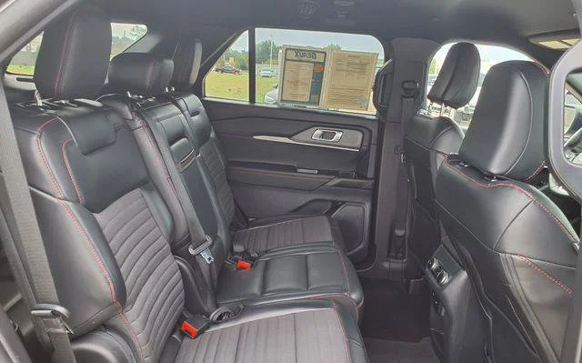 Used 2025 Gray Ford ST-Line image 21