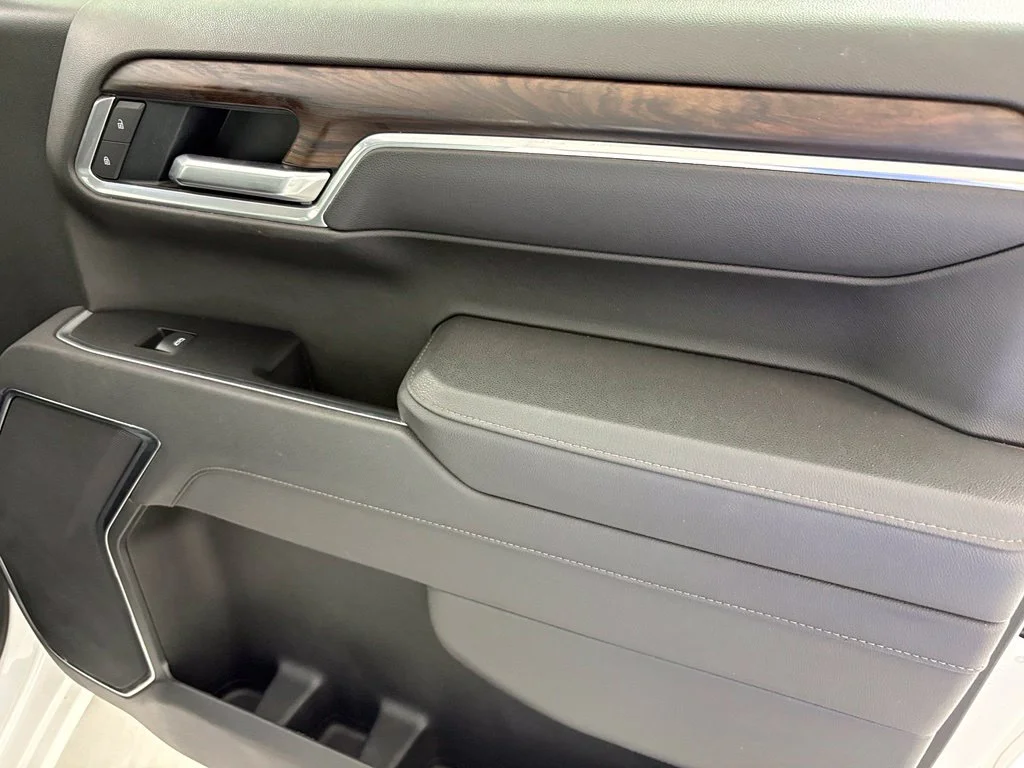 Used 2025 White GMC SLT image 47