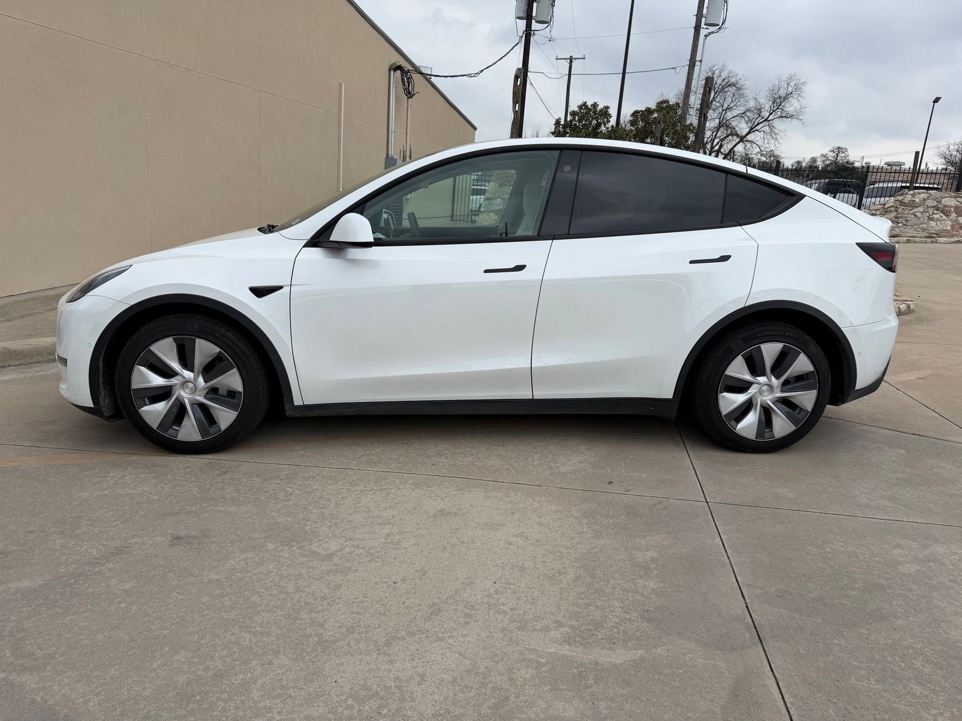 Used 2021 Tesla Model Y Long Range with VIN 5YJYGDEEXMF157553 for sale in Fort Worth, TX