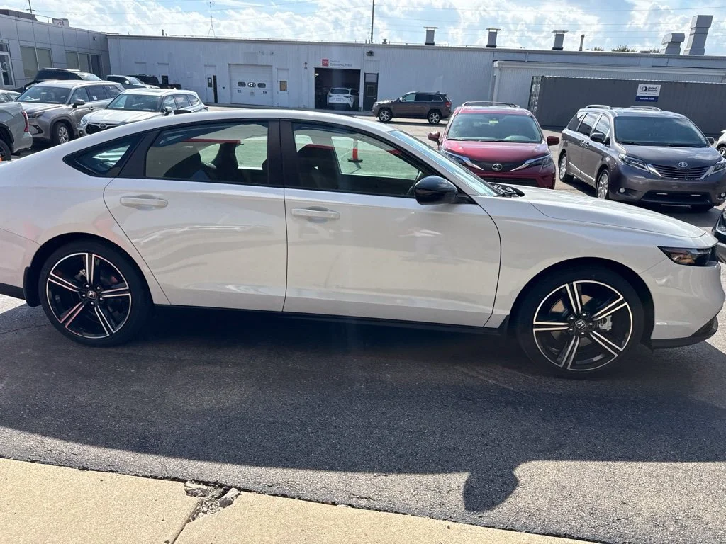 Used 2026  Honda Sport image 2