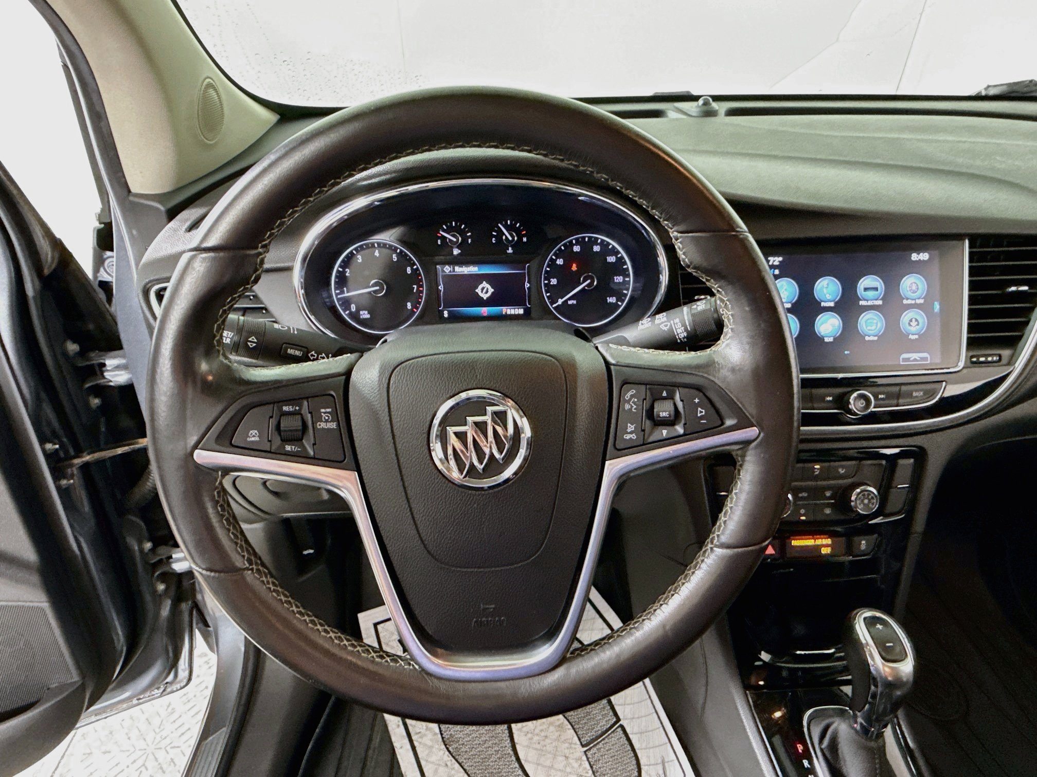 Used 2019 Gry Buick Preferred image 15