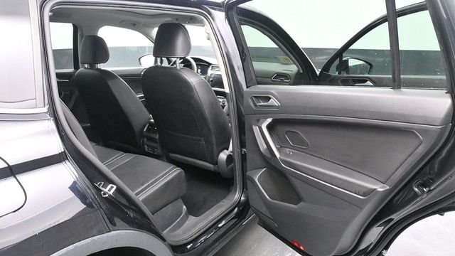 Used 2021 Black Volkswagen 2.0T SE image 17