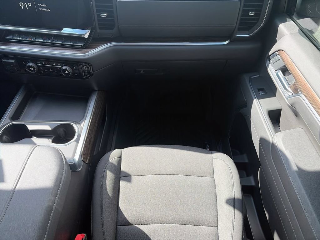 Used 2025 White Chevrolet LT image 13