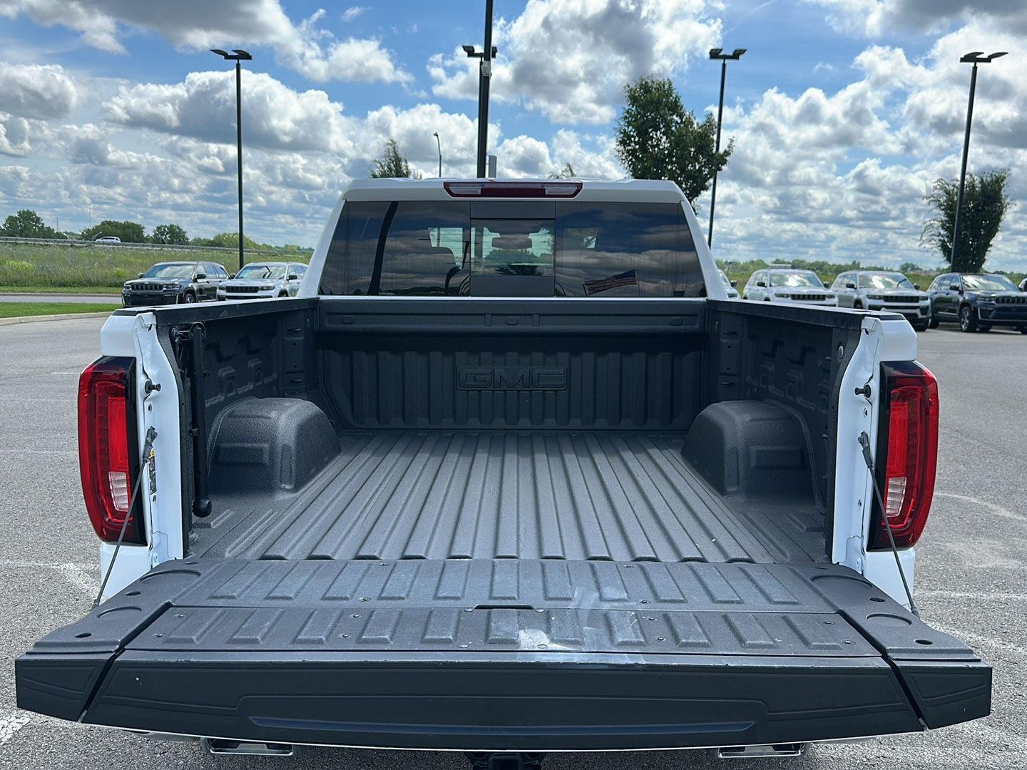 Used 2025 Summit White GMC SLT image 5