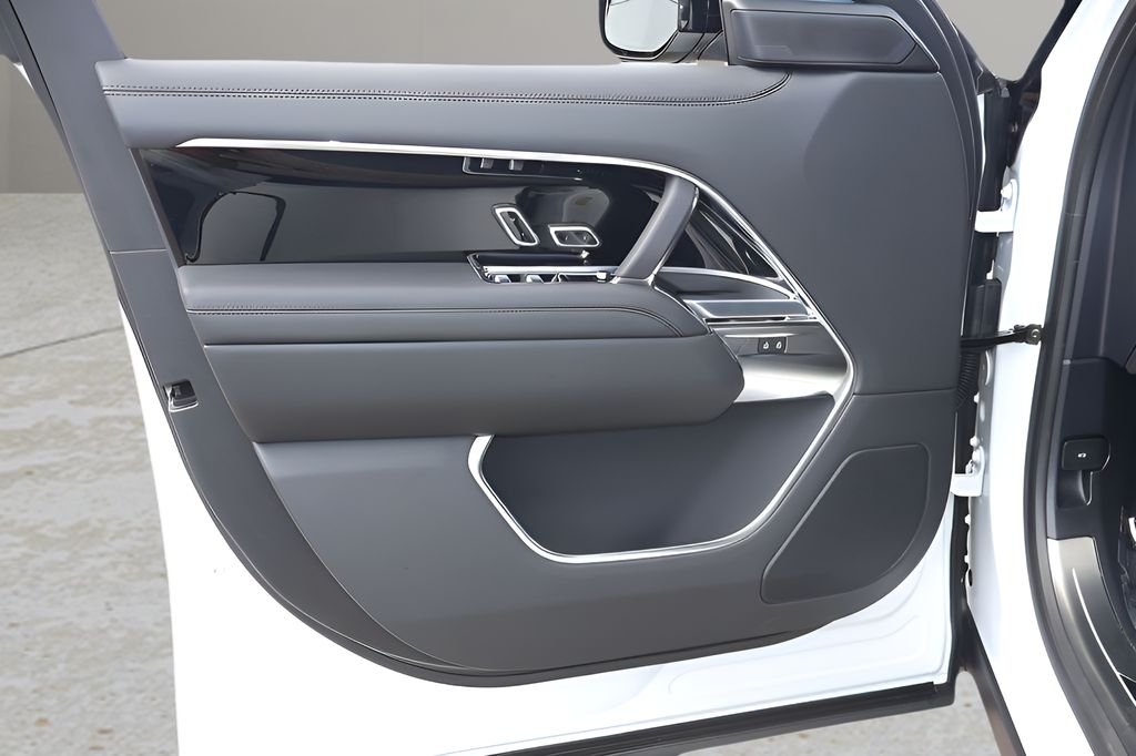 New 2026 Fuji White Land Rover SE image 9