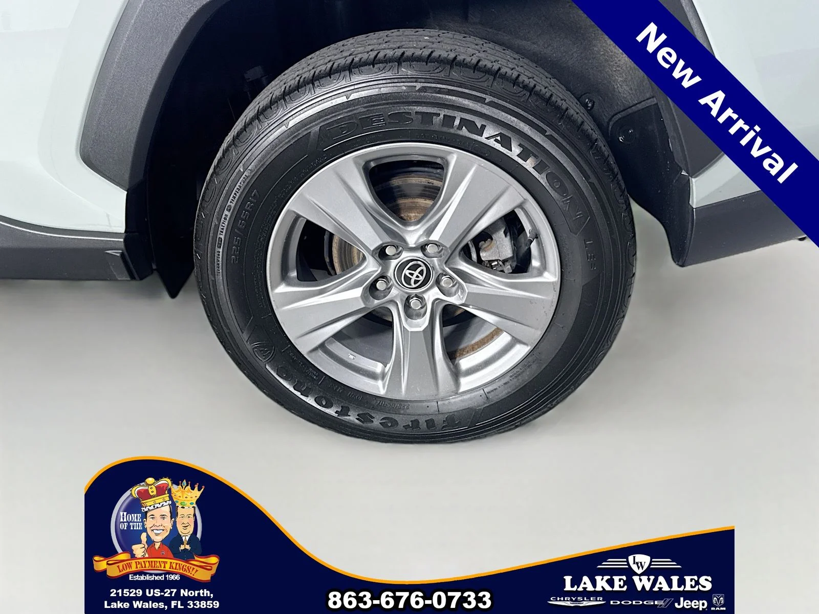 Certified Used 2022  Toyota XLE image 30