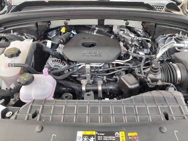 New 2026 Silver Zynith Exterior Paint Jeep Altitude image 30
