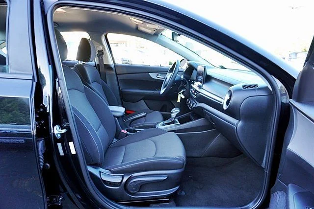 Used 2023 Black Kia LXS image 10