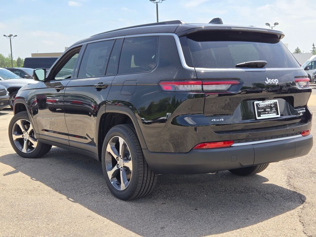 New 2026 Diamond Black Crystal Pearlcoat Jeep Limited image 14